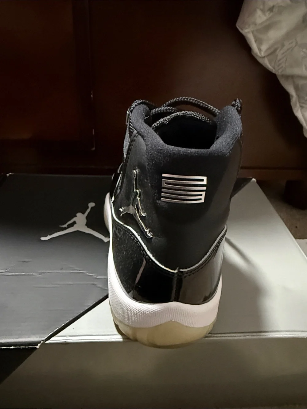 Air Jordan Retro 11 - Picture 4 of 15
